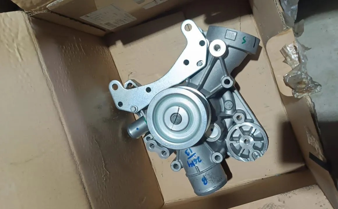 Водяной насос (помпа для дизельного двигателя) Deutz 04906170